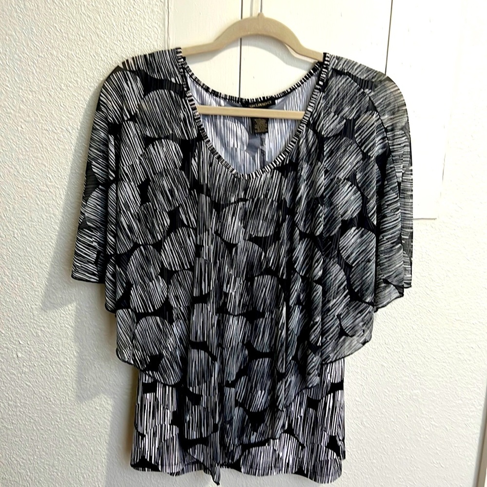 New with tag Susan Lawrence size L blouse top